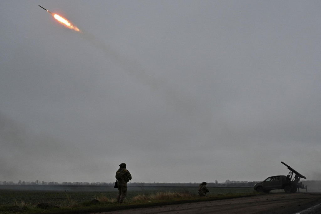 Kyjev a Moskva sa pravidelne obviňujú z delostreleckých a dronových útokov na elektráreň, čo vyvoláva obavy z jadrovej havárie. FOTO: REUTERS