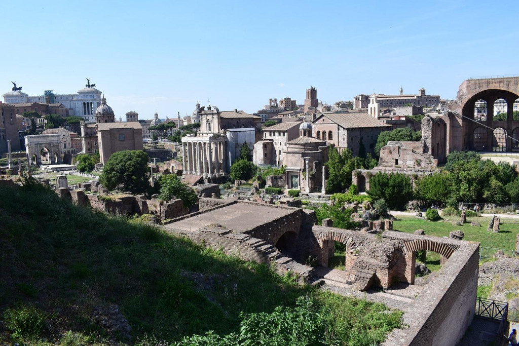 Na snímke Forum romanum, ktoré bolo po stáročia politickym centrom Rímskej ríše.