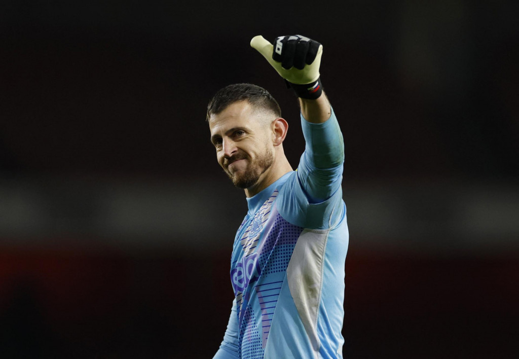 Slovenský brankár Martin Dúbravka v dnešnom zápase proti Arsenalu. FOTO: REUTERS