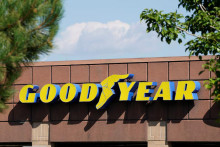 Goodyear upozornil, že v Európe bude predávať pneumatiky značky Dunlop pre osobné autá minimálne do konca tohto roka. FOTO: Reuters