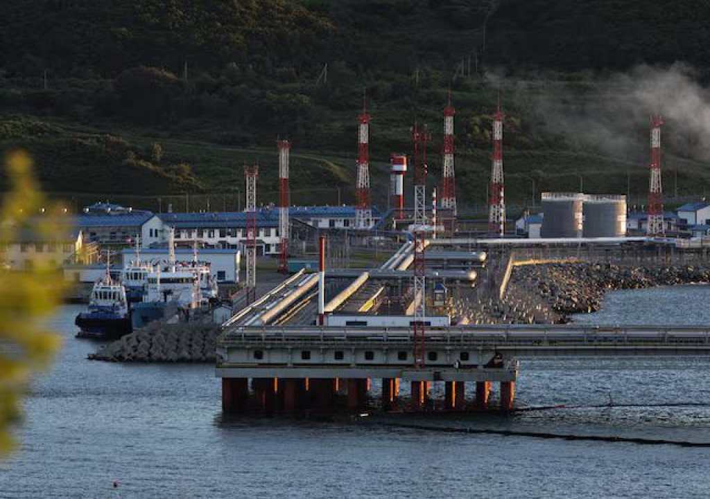 Na snímke ropný terminál Kozmino na brehu zálivu Nakhodka neďaleko prístavného mesta Nakhodka v Rusku. FOTO: Reuters