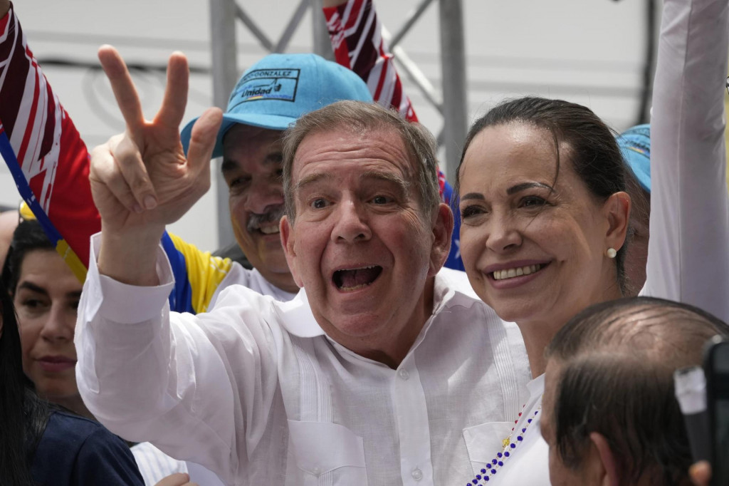 Lídri venezuelskej opozície María Corina Machadová a Edmundo González Urrutia. FOTO: TASR/AP