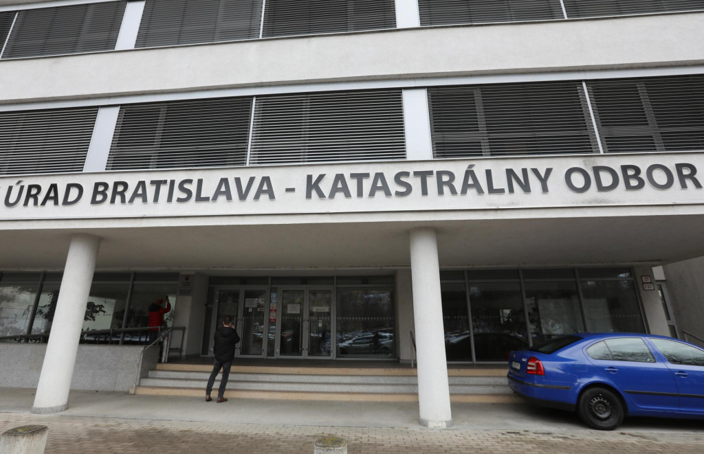 Okresný úrad Bratislava - Katastrálny odbor (Ružová dolina). FOTO: HN/Peter Mayer