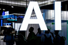 Rok 2024 sa niesol predovšetkým v znamení umelej inteligencie, do ktorej investície veľkých korporácii presahovali miliardy dolárov. FOTO: Reuters