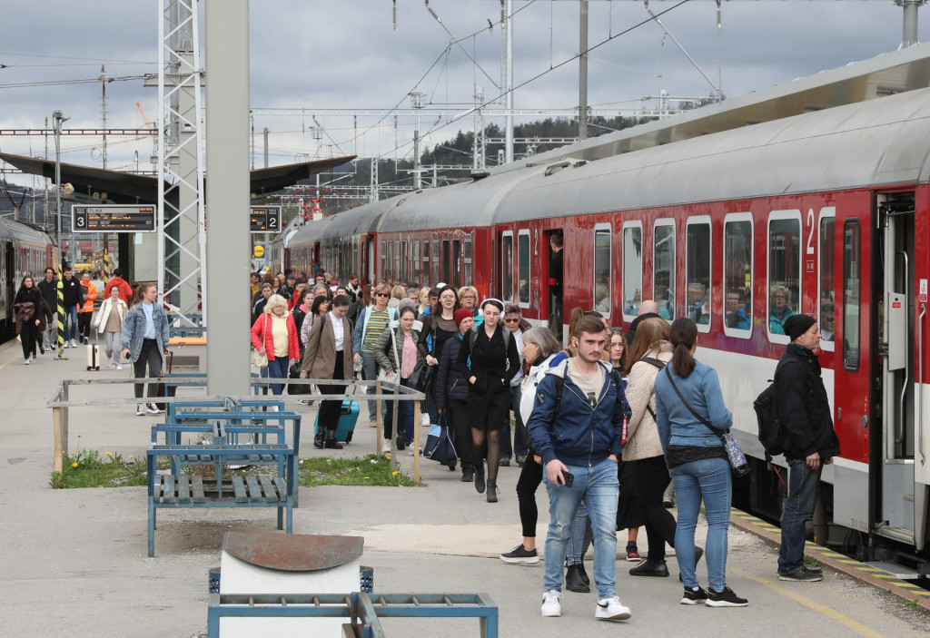 ZSSK ročne prepraví vyše 70 miliónov cestujúcich. FOTO: Peter Mayer