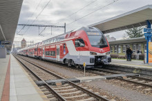 Prvé vlaky od švajčiarskej firmy Stadler nasadili železničiari v minulom roku. FOTO: Zssk