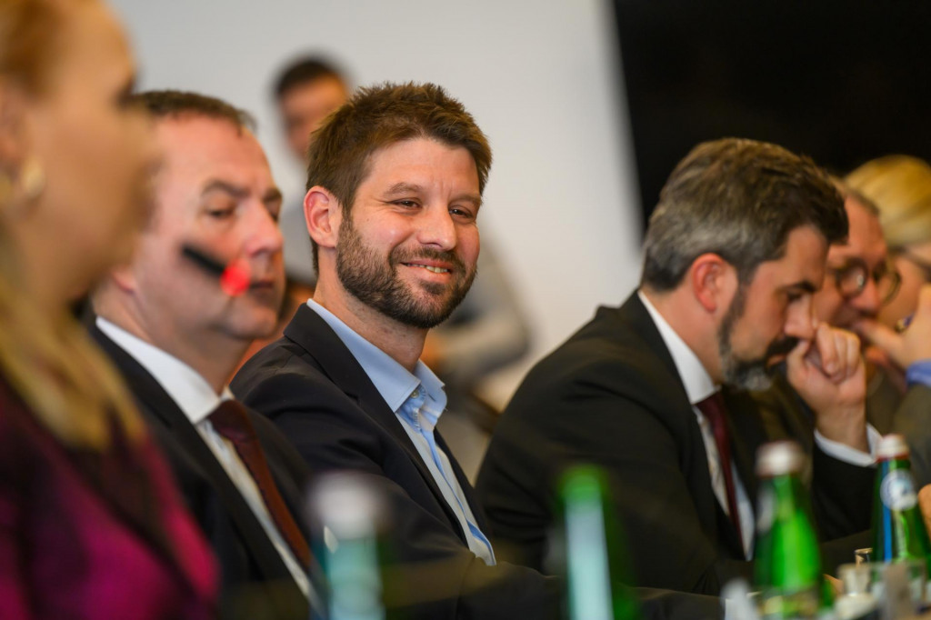 Člen Výboru NR SR pre európske záležitosti Michal Šimečka (Progresívne Slovensko) počas Výboru NR SR pre európske záležitosti. FOTO: TASR/Jaroslav Novák