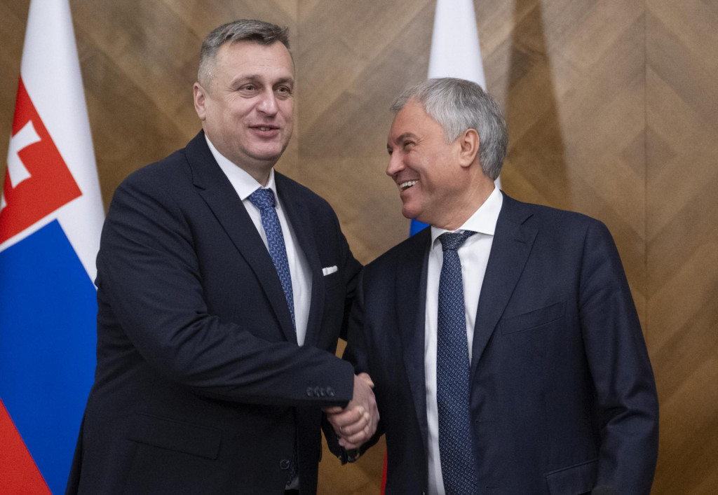 Predseda ruskej Šátnej Dumy Vjačeslav Volodin a vľavo podpredseda NR SR Andrej Danko. FOTO: TASR