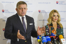 Štvorica poslancov okolo Samuela Migaľa si namiesto premiéra Roberta Fica brúsi zuby na ministerku kultúry za SNS Martinu Šimkovičovú. FOTO: TASR/J. Novák