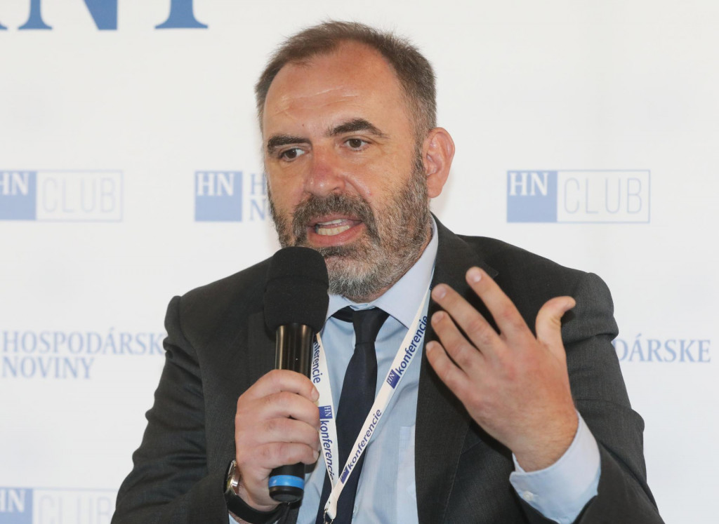 Poslanec PS Ivan &Scaron;tefunko si mysl&iacute;, že v oblasti energetick&yacute;ch surov&iacute;n je potrebnej&scaron;&iacute; v&yacute;raznej&scaron;&iacute; odklon od Ruska. FOTO: HN/Pavol Funt&aacute;l