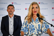Ministerka kultúry Martina Šimkovičová a generálny tajomník služobného úradu rezortu kultúry Lukáš Machala. FOTO: