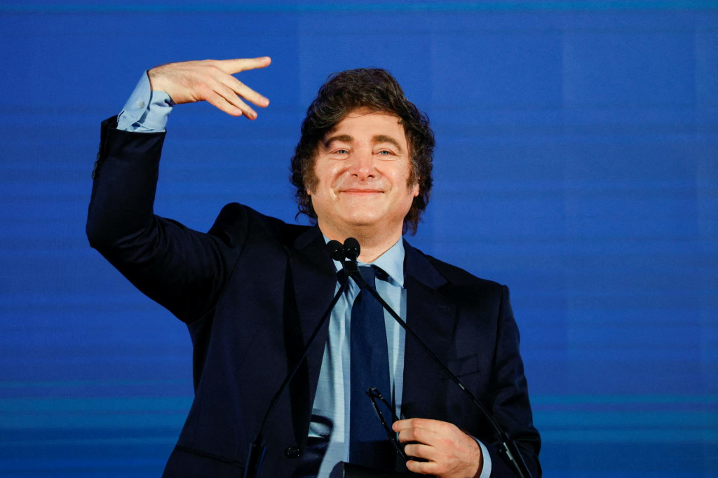 Argentínsky prezident Javier Milei gestikuluje počas politického festivalu Atreju v Taliansku. FOTO: Reuters