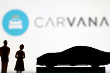 Logo firmy Carvana, ktorá sa začiatkom tohto roka stala cieľom predaja akcií nakrátko spoločnosťou Hindenburg research. FOTO: REUTERS