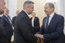 Ruský minister zahraničných vecí Sergej Lavrov a podpredsedovia parlamentu Andrej Danko (SNS) a Tibor Gašpar (Smer-SD) počas prijatia na oficiálnej návšteve Ruskej federácie. FOTO: TASR