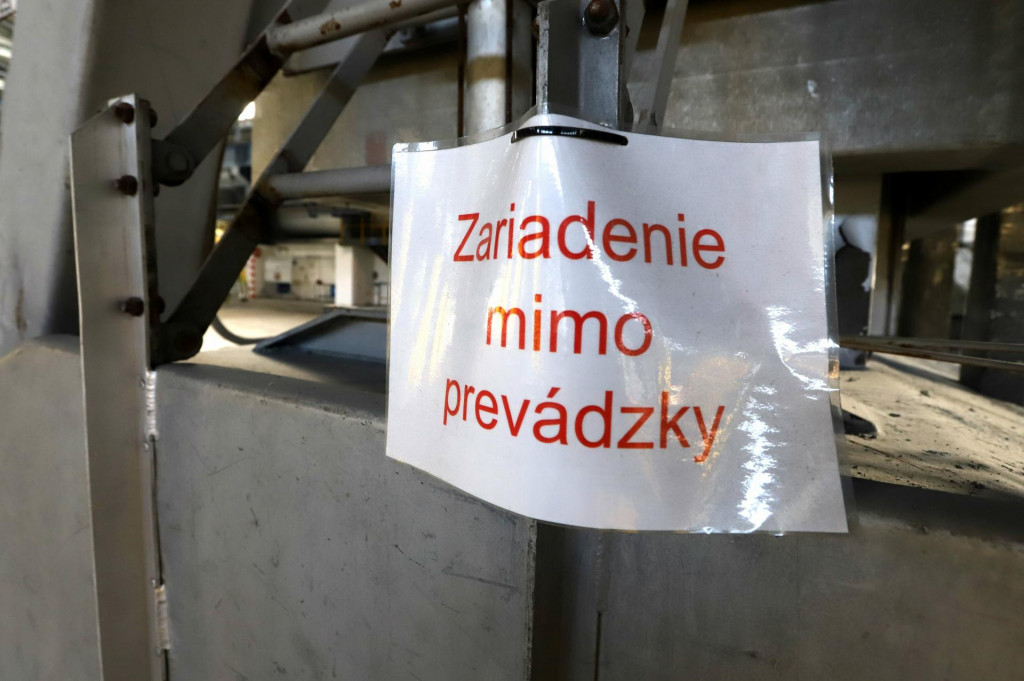 Aj pre drahú elektrinu žiarske Slovalco ešte na začiatku roka 2023 ukončilo výrobu.

FOTO: TASR/J. Krošlák
