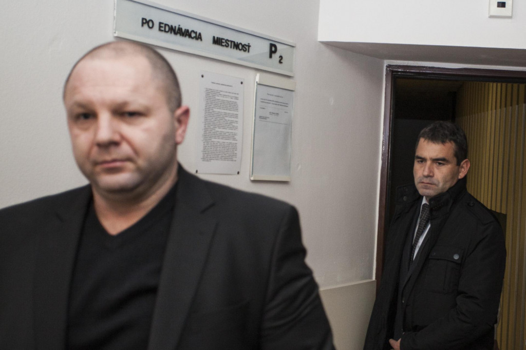 Advokát Martin Ribár (vľavo) už strávil vo väzbe za mrežami 19 mesiacov.

FOTO: TASR/A. Galica