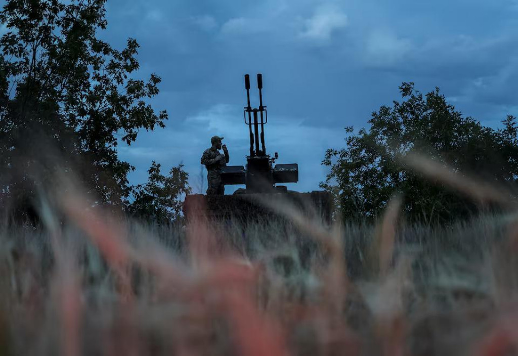 Rusko v uplynulých mesiacoch takmer každú noc útočí na Ukrajinu dronmi s dlhým doletom. FOTO: Reuters