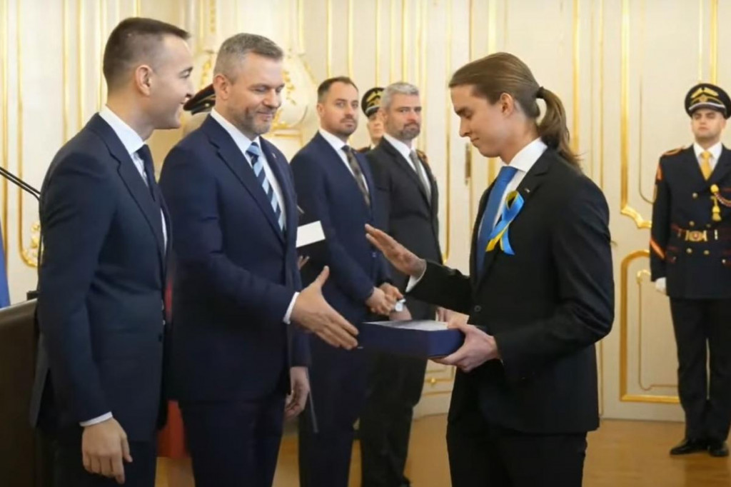Študent Simon Omaník na oceňovaní v Prezidentskom paláci FOTO: Youtube