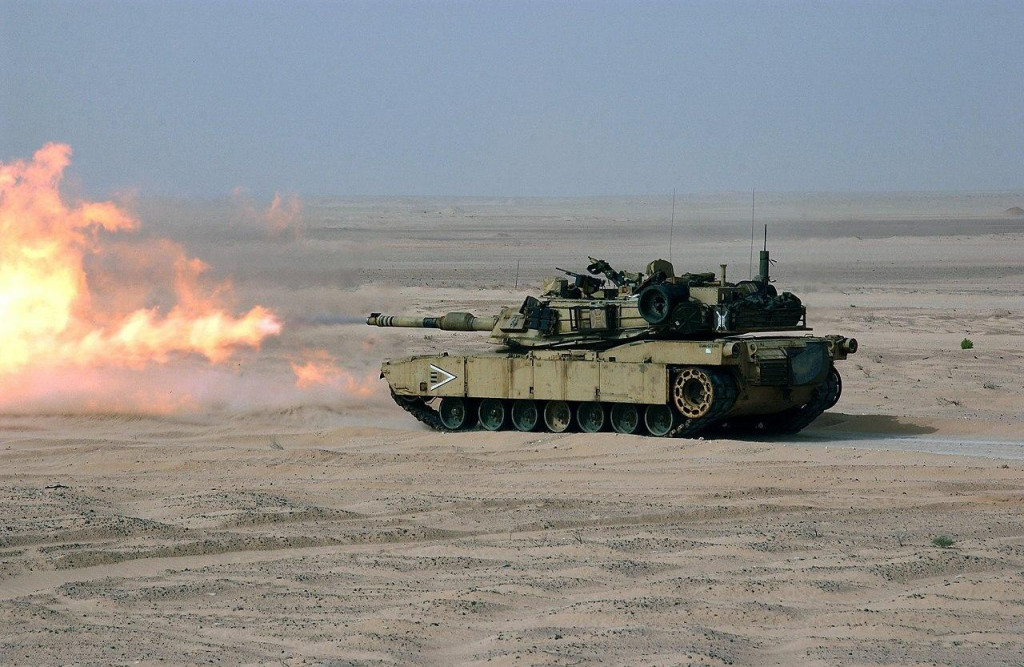 Tank M-A1 Abrams počas nácviku ostrej streľby. FOTO: Wikimedia Commons