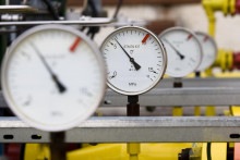 Meracie zariadenia na plynových potrubiach centrálneho areálu podzemného zásobníka zemného plynu. FOTO: TASR/Tomáš Halász