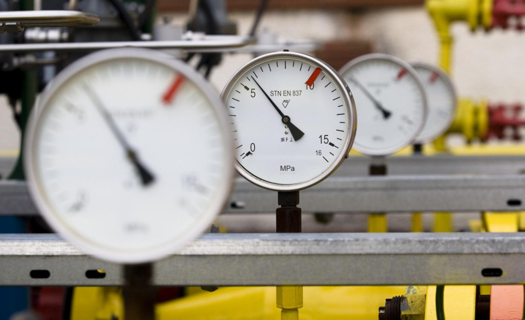 Meracie zariadenia na plynových potrubiach centrálneho areálu podzemného zásobníka zemného plynu. FOTO: TASR/Tomáš Halász