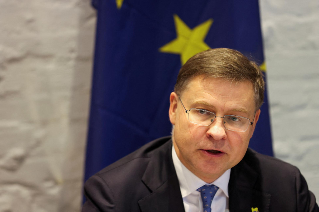 Na snímke eurokomisár pre hospodárstvo Valdis Dombrovskis. FOTO: Reuters