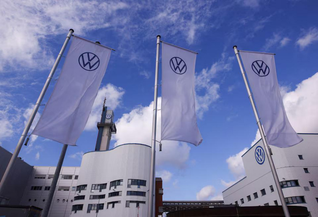 Proti poklesu cien akcií automobiliek ide v Európe vedľa rastu cien akcií finančných spoločností i rast akcií firiem z odvetvia zdravotnej starostlivosti. FOTO: Reuters
