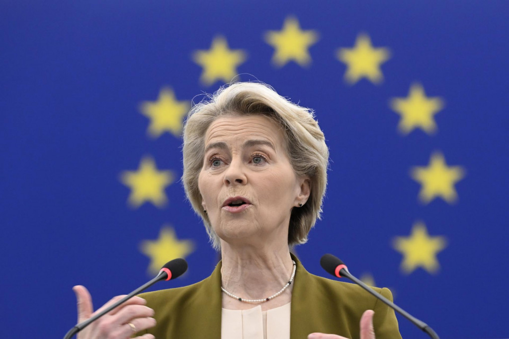 Predsedníčka Európskej komisie Ursula von der Leyenová hovorí počas zasadnutia Európskeho parlamentu v Štrasburgu. FOTO: TASR/AP