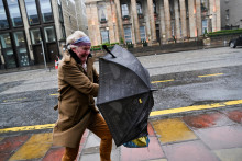 Búrka Éowyn v Edinburghu. FOTO: Reuters