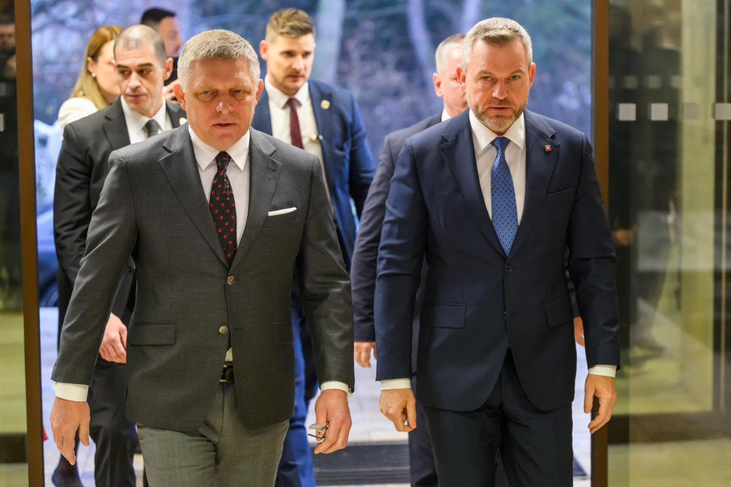 Prezident Peter Pellegrini a predseda vlády Robert Fico (Smer-SD) prichádzajú na mimoriadne zasadnutie Bezpečnostnej rady v Bratislave 23. januára 2025. FOTO: TASR: J. Novák