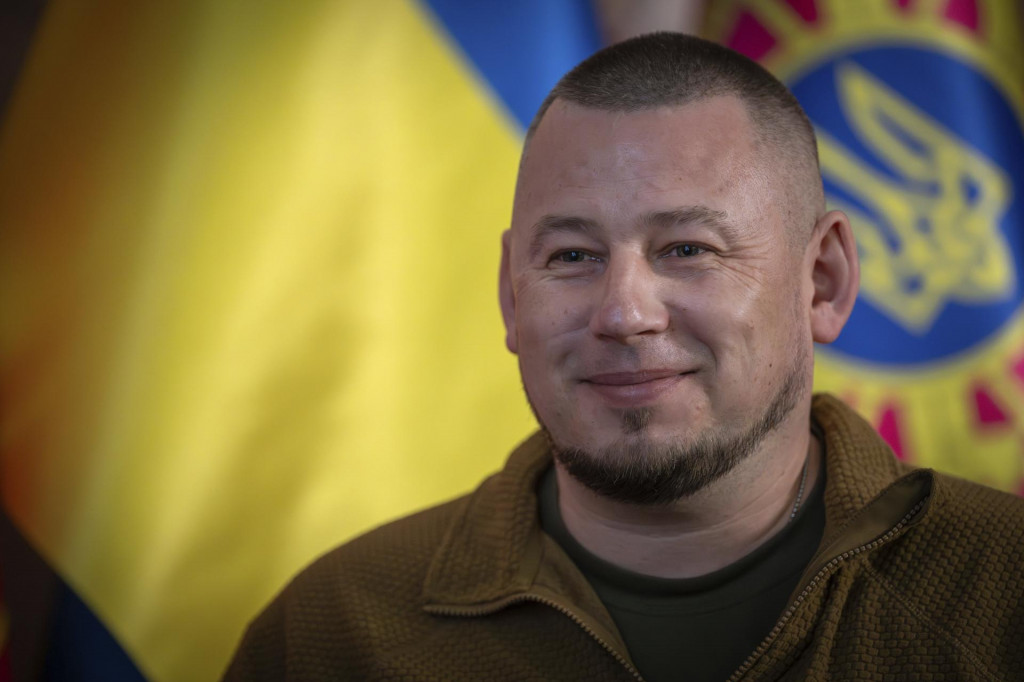 Na snímke zástupca vedúceho kancelárie ukrajinského prezidenta Pavlo Palisa sa usmieva počas rozhovoru s americkou agentúrou Associated Press. FOTO: TASR/AP