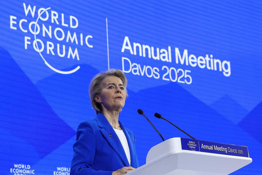 Vyčkáme. Šéfka Komisie čaká, čo urobí Trump. FOTO: Reuters