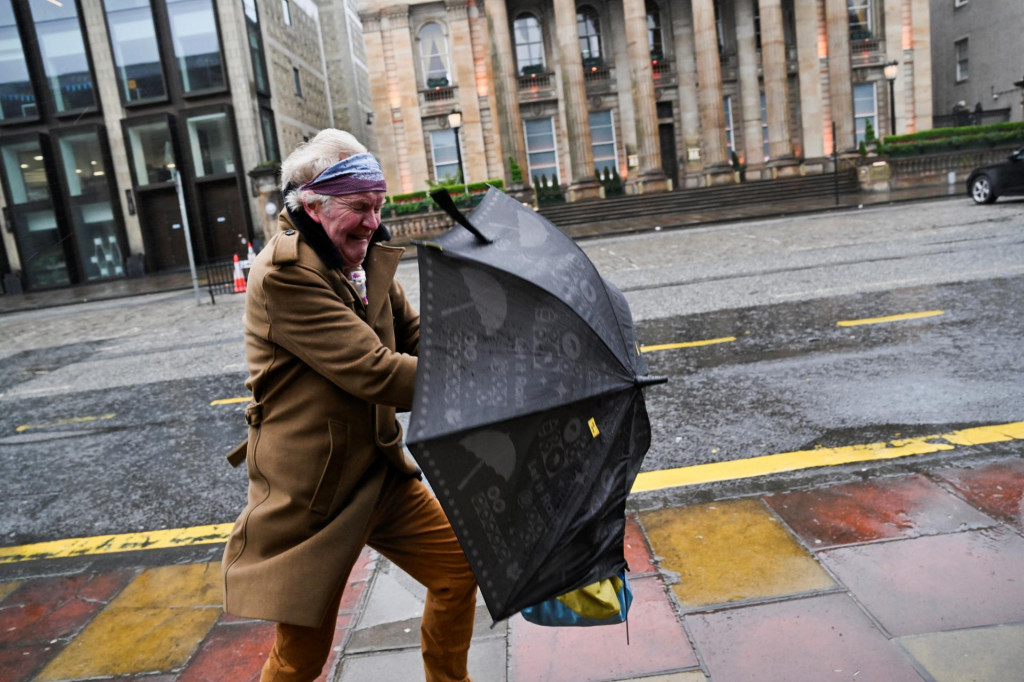 Búrka Éowyn v Edinburghu. FOTO: Reuters