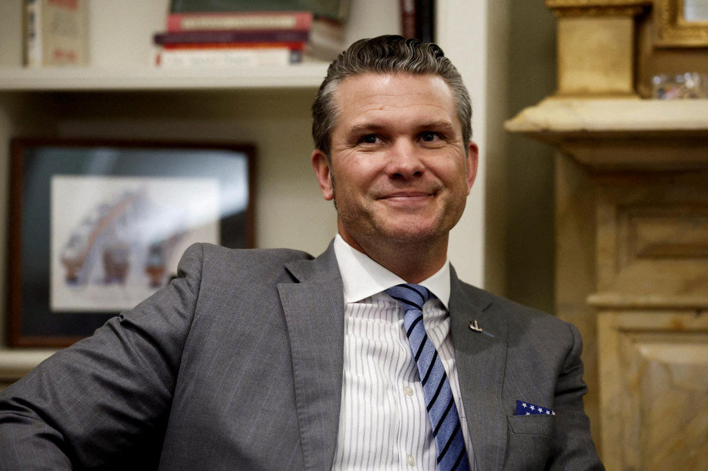 Na snímke zvolený minister obrany Pete Hegseth. FOTO: Reuters