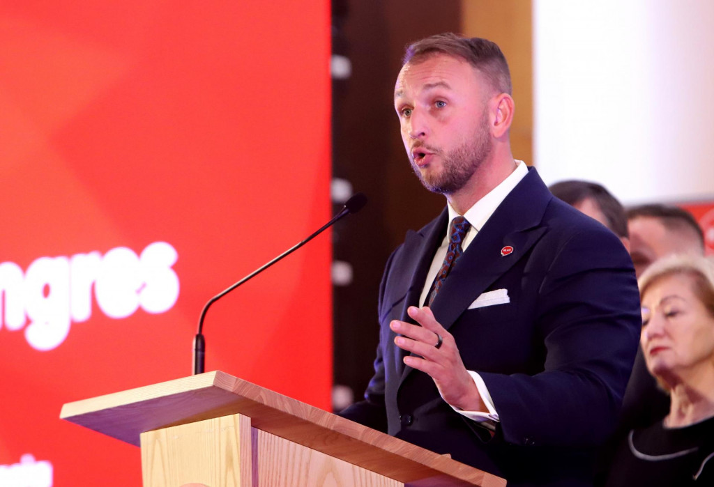 Na snímke predseda strany Hlas-SD Matúš Šutaj Eštok počas mediálneho vyhlásenia po pracovnom kongrese strany Hlas. FOTO:TASR/J. Krošlák