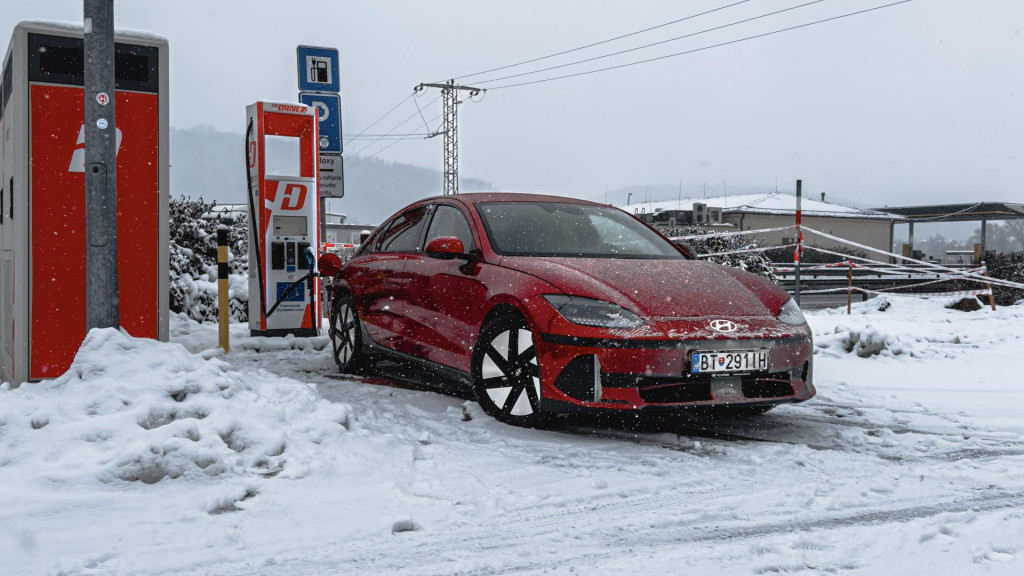 O koľko klesne v zime populárnym elektromobilom dojazd na nabitie?