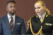 Nová prezidentka policajného zboru Jana Maškarová a vľavo minister vnútra Matúš Šutaj-Eštok. FOTO: TASR/Martin Baumann