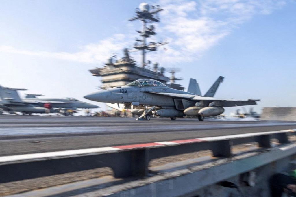 Carrier Air Wing 1 (CVW-1) vykonáva letové operácie z lietadlovej lode USS Harry S. Truman v oblasti zodpovednosti Ústredného velenia USA. FOTO: Reuters/AFRICOM