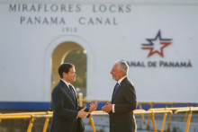 Minister zahraničných vecí USA Marco Rubio a správca správy Panamského prieplavu Ricaurte Vasquez. FOTO: Reuters