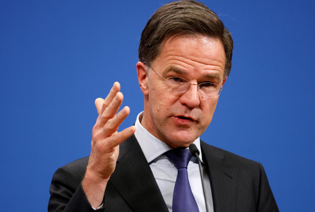 Generálny tajomník NATO Mark Rutte hovorí počas tlačovej konferencie v sídle NATO v Bruseli. FOTO: Reuters