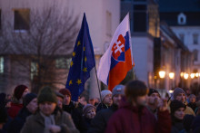 Na snímke demonštranti počas protestného zhromaždenia Slovensko je Európa v Trnave. FOTO: TASR/Lukáš Grinaj