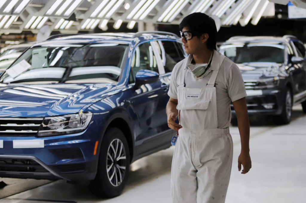 Hrozba colnej vojny zo strany amerického prezidenta oslabila aj akcie Volkswagenu. FOTO: Reuters