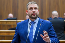 Minister zdravotníctva odmietol argumenty opozície, ktorá tvrdí, že návrh neprináša pacientom žiadne pozitíva.