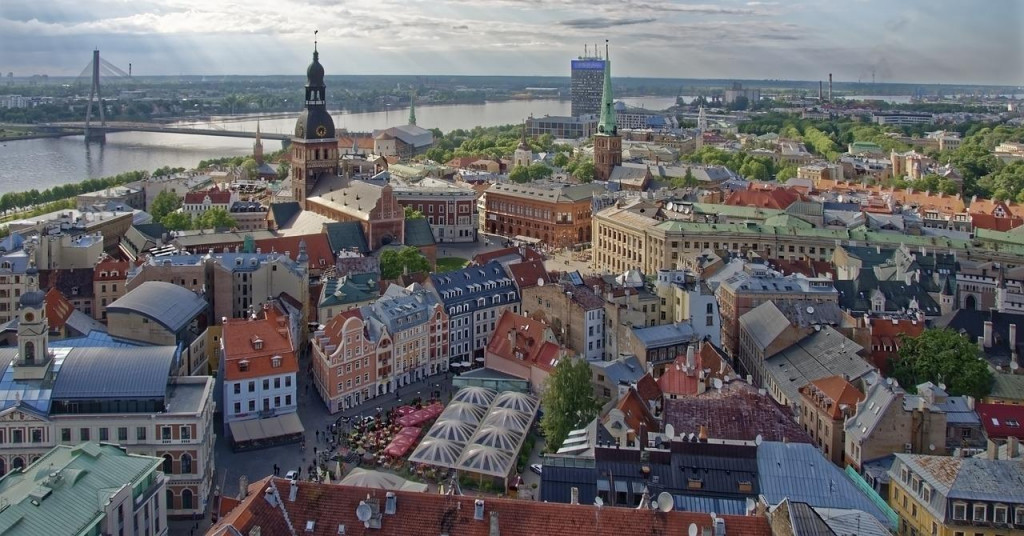 Pripojenie pobaltských štátov ku kontinentálnej európskej sieti bolo dohodnuté medzi Európskou komisiou, Poľskom a tromi pobaltskými štátmi v roku 2018. Na snímke lotyšská metropola Riga. FOTO: Pixabay/makalu