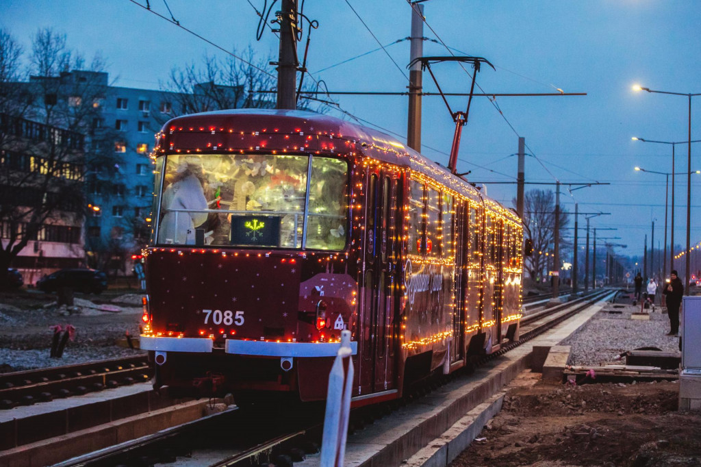 V bratislavskej Petržalke sa po dokončenej električkovej trati previezli prví cestujúci v rámci skúšobnej jazdy. FOTO: HN/Spodniaková Miroslava/mafra