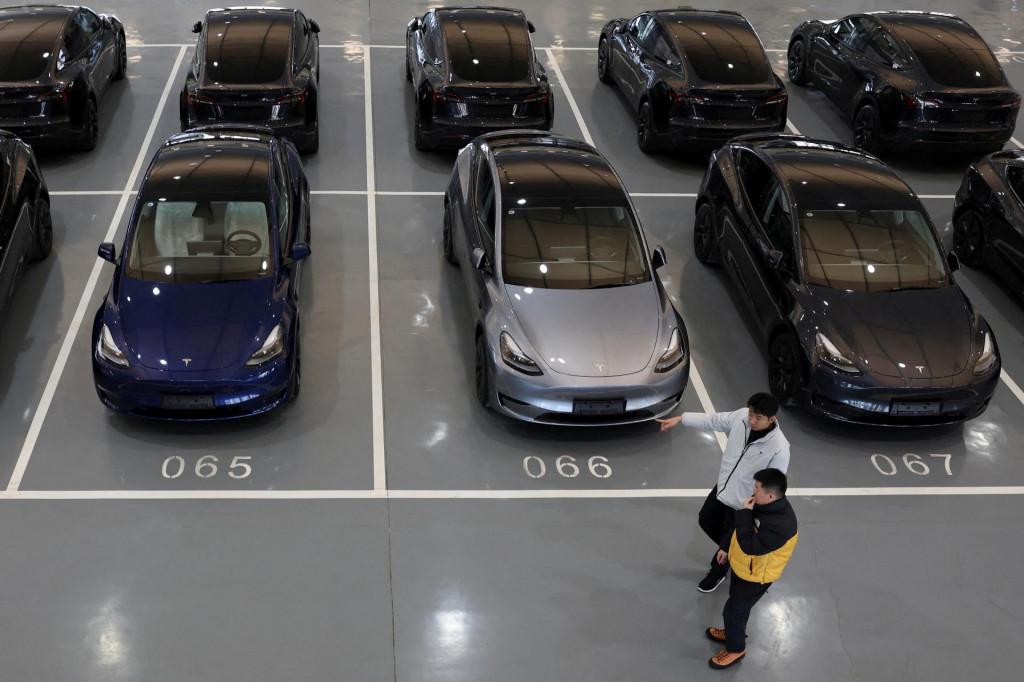 Podľa CPCA predala Tesla v januári celkovo 63.238 elektromobilov vyrobených v Číne. FOTO: REUTERS