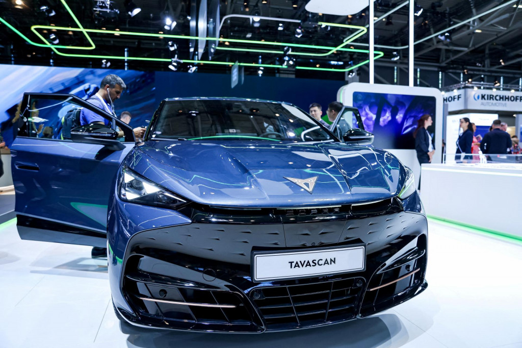 Šéfovia viacerých európskych automobiliek tvrdia, že dodatočné clá na ich vozidlá vyrobené v Číne spôsobujú vedľajšie škody domácim výrobcom a ohrozujú pracovné miesta, čo je v rozpore so zámerom EÚ. FOTO: REUTERS