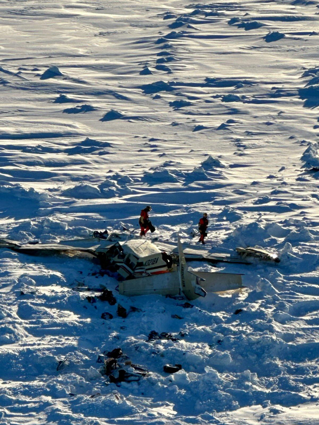 Úrady kontrolujú trosky lietadla Cessna 208B Grand Caravan prevádzkovaného spoločnosťou Berring Air, ktoré vo štvrtok náhle stratilo výšku a stratilo sa s 10 ľuďmi na palube. FOTO: Reuters