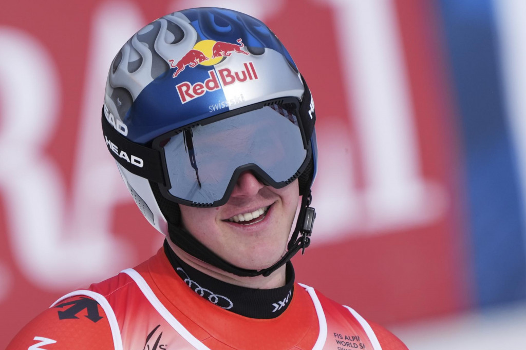 Švajčiar Franjo von Allmen reaguje v cieli zjazdu mužov na majstrovstvách sveta v alpskom lyžovaní v rakúskom stredisku Saalbach v nedeľu 9. februára 2025. FOTO: TASR/AP