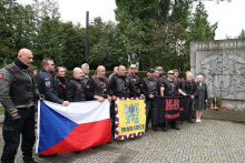 Proputinovská motorkárska skupina Noční vlci sa chystá uctiť pamiatku padlých sovietskych vojakov počas druhej svetovej vojny počas každoročnej Cesty víťazstva. (6. mája 2024) FOTO: Petr Topič, Mafra